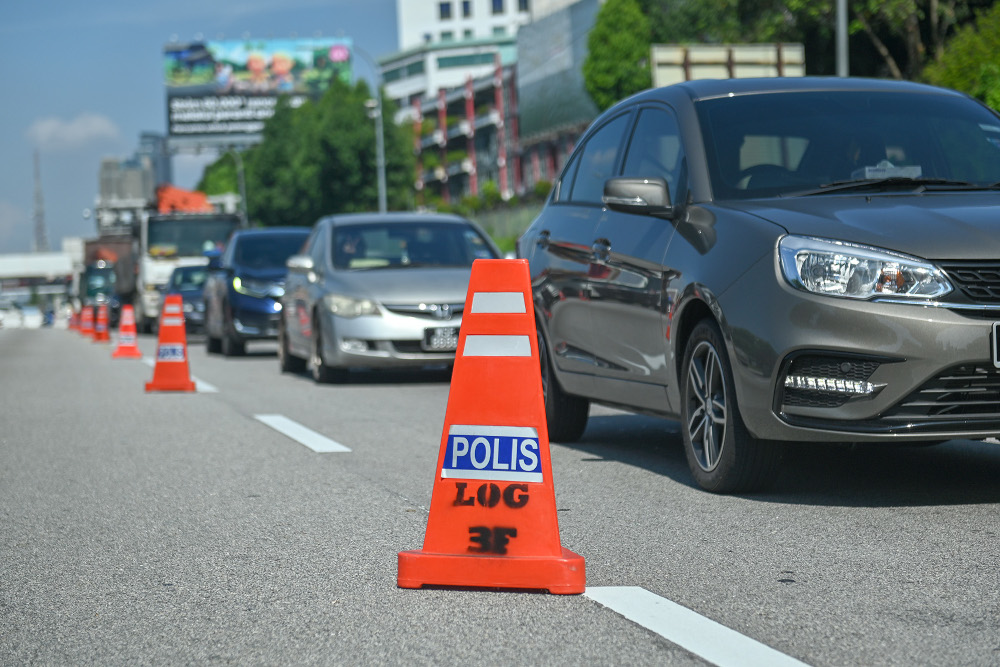 Police man roadblocks, monitor unauthorised travel as interstate ban comes into effect