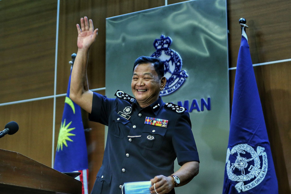 Outgoing IGP Abdul Hamid hands over reins to Acryl Sani