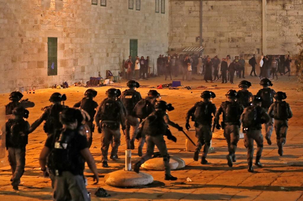 Israel pounds Gaza, flattens building housing AP and Al Jazeera