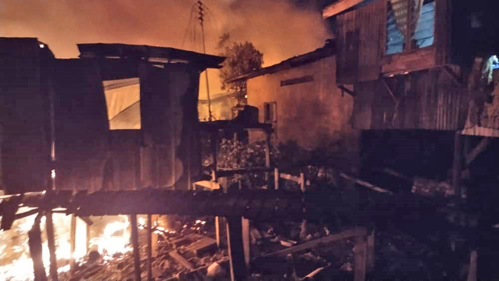 Three firemen injured, 30 water houses destroyed