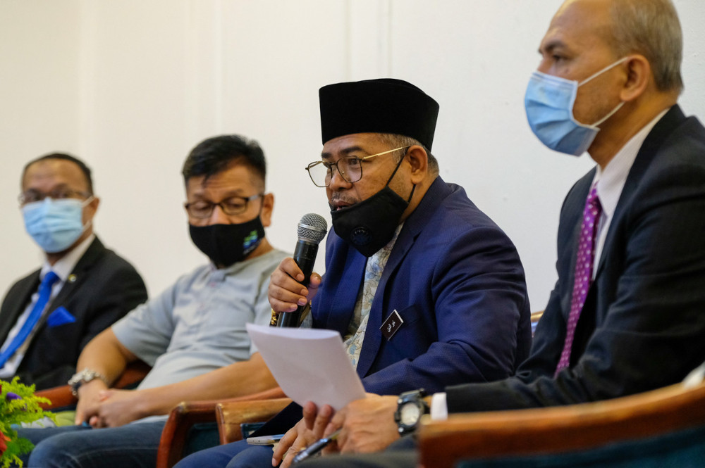 Plantantion Industries and Commodities Ministry negotiating for exemption to secure 20,000 foreign workers, says its minister