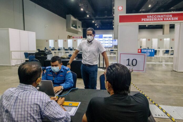 Khairy says will discuss Home Ministry’s plans to detain undocumented migrants during lockdown with Hamzah