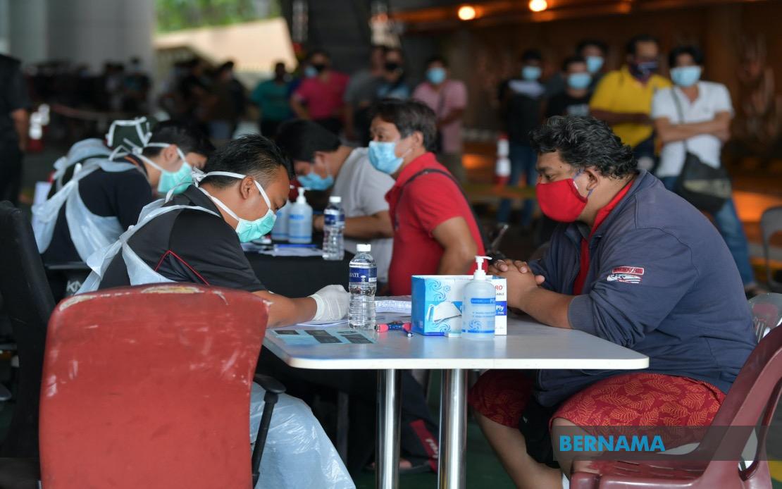 Covid-19: 4 M’sians among 52 new cases in S’pore Friday