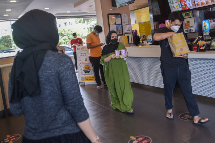 Dr Annuar slams queue for BTS Meals at McDonald’s in Sibu, asks public to spare thought for frontliners