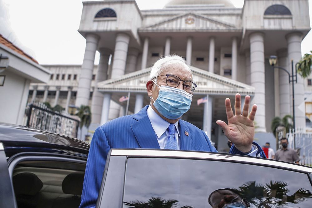 Najib’s 1MDB trial postponed today due to sick leave after eye surgery