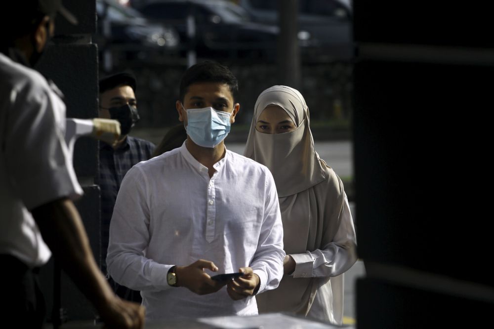 Neelofa gives statement to police over claims she did not don face mask under niqab at Seremban court