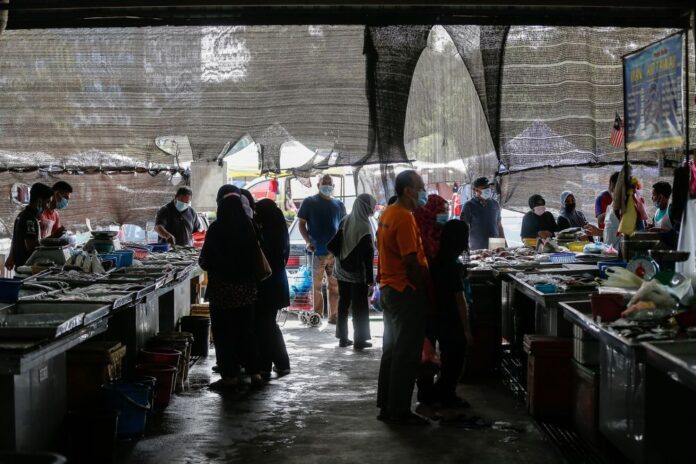 Seberang Perai City Council to revoke traders’ licence if found to have tampered with barbed wires at markets