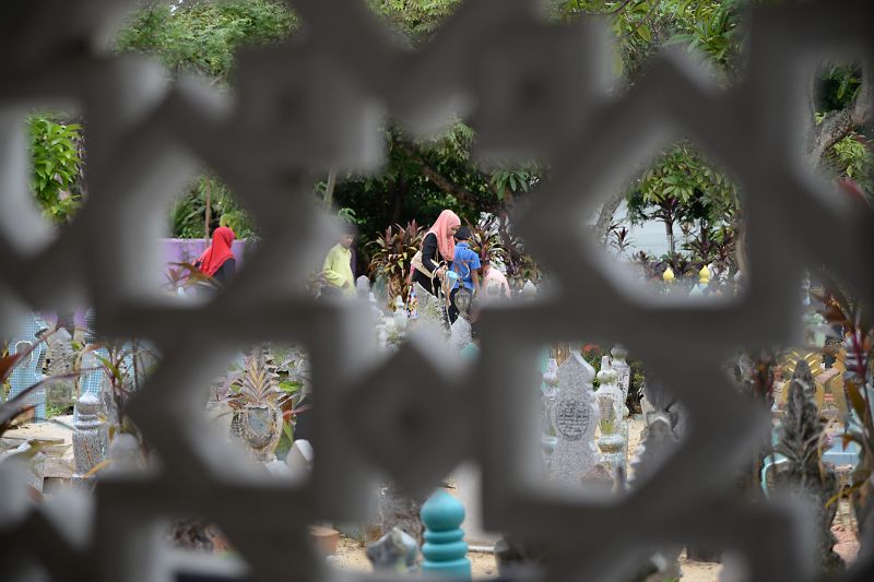 PM: Raya home, cemetery visits no longer permitted under new national MCO