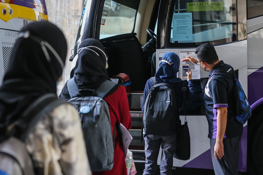 IPT students begin exodus home for Aidilfitri month, exceeding projection