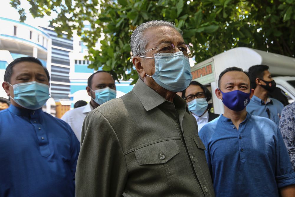 With nobody dominant, Dr Mahathir predicts no single party can form stable govt on its own after GE15