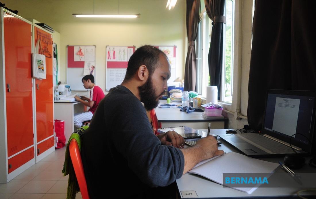 Raya: IPT will issue interstate travel permits to students