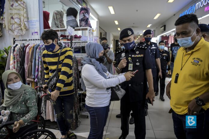 Sarawak cops issue 12 SOP violation compounds for loitering past midnight