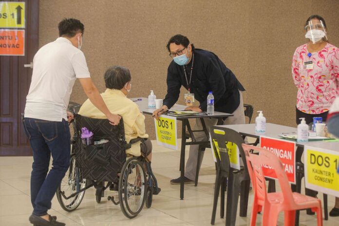 Ministry mobilises 15,000 volunteers to help with Covid-19 vaccination process, says Rina Harun
