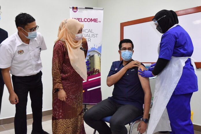 Minister: Three higher education institute Covid-19 vaccination centres to open next week