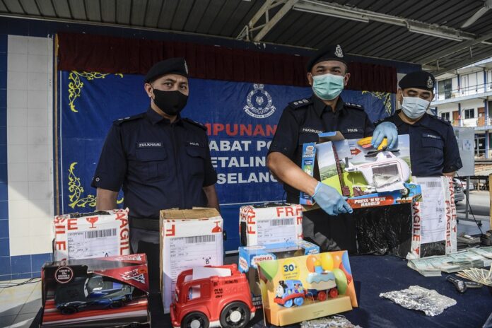 Petaling Jaya police cripple drug smuggling ring using courier service