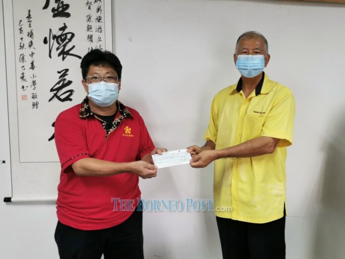 Two Chinese associations contribute cash for the completion of the Miri Hospital Molecular Lab extension project