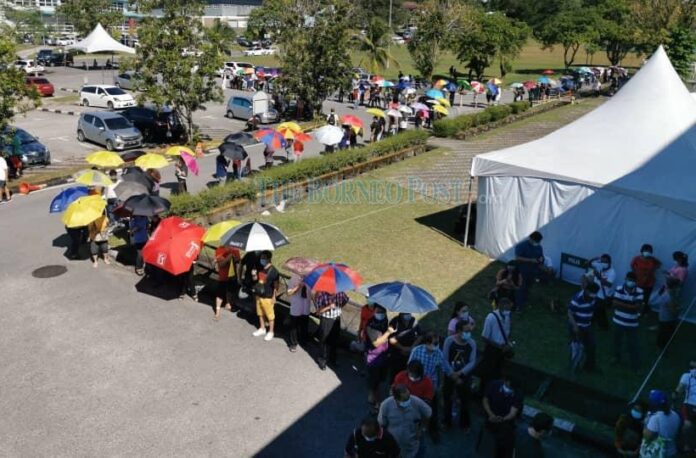 Blackout at Stadium Perpaduan vaccination centre shows lack of planning, says Dr Yii (VIDEO)