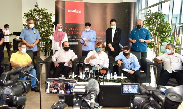 Sarawak now targeting workplaces at industrial parks for Covid-19 vaccination, says CM