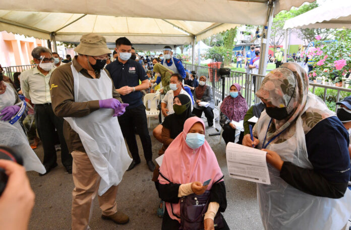 FT Ministry, MMC Gamuda in pilot project to vaccinate 1,000 MRT Putrajaya staff
