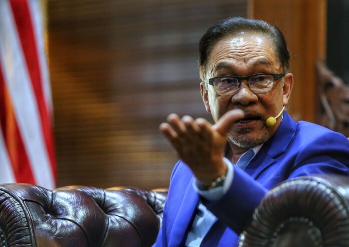 Anwar: It should be clear that Agong wants Parliament to resume immediately