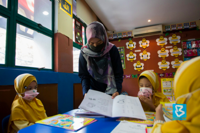 Covid: More than 70,000 teachers vaccinated – Radzi