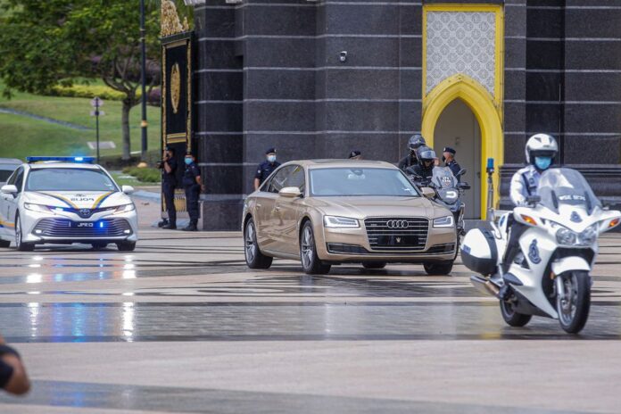 Conference of Rulers’ meet over? Johor Sultan motorcade exit Istana Negara after 5pm