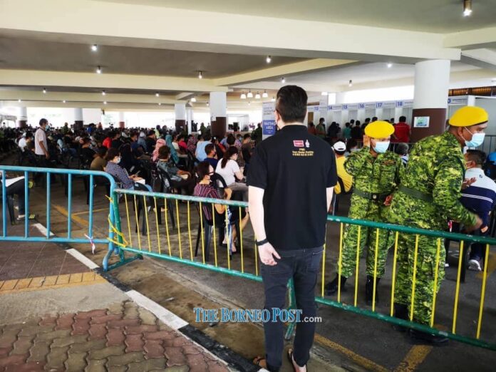 Sarawak gov’t asked to decentralise Covid-19 vaccination centres