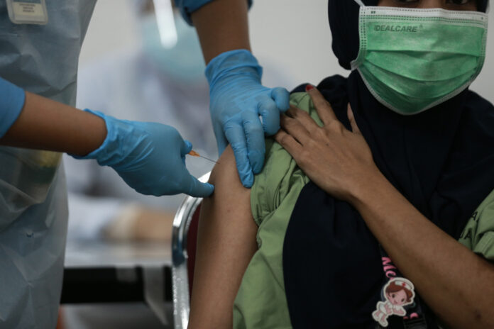 Covid-19: Over 100 Perak media personnel receive first dose of vaccine