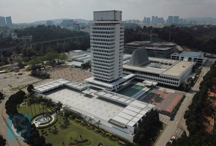 Vaccination for more than 400 parliament staff begins today – Khairy