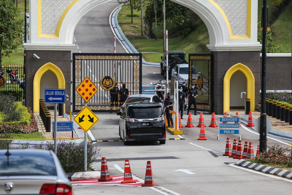 PAS deputy president Tuan Ibrahim sighted at Istana Negara ...