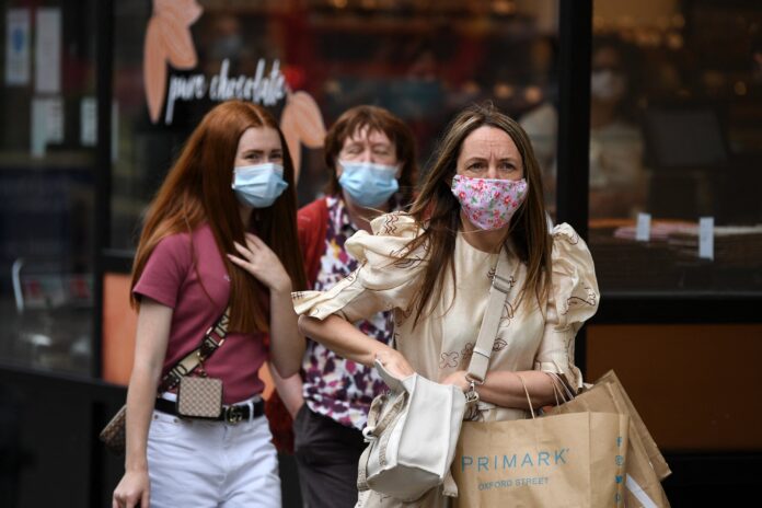 UK readies plan to allow in vaccinated foreigners