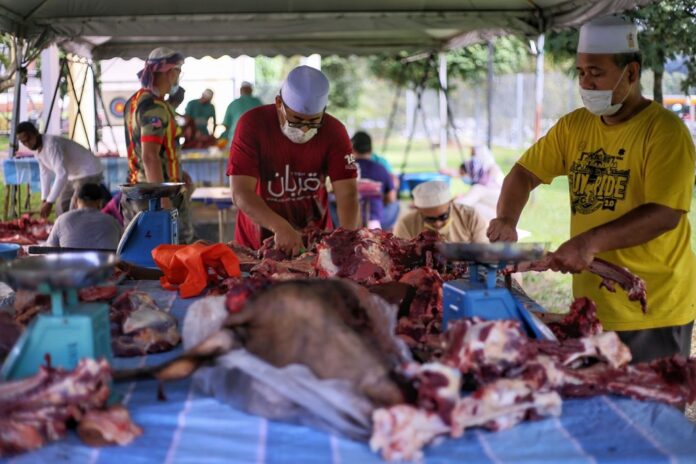 Aidiladha: Muslims perform sacrificial rites by strictly following Covid-19 SOPs