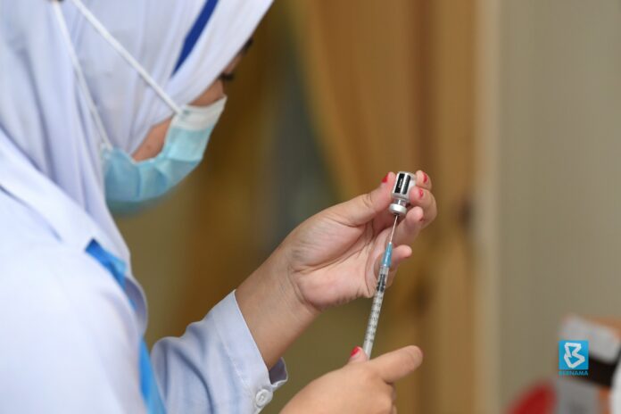 Dr Adham: Another new record with 460,158 vaccine doses administered yesterday