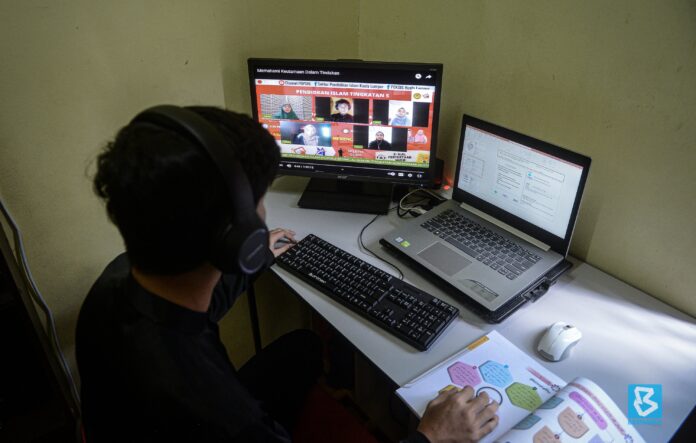 Rural schools find synergy between teachers, students, parents vital for online learning success