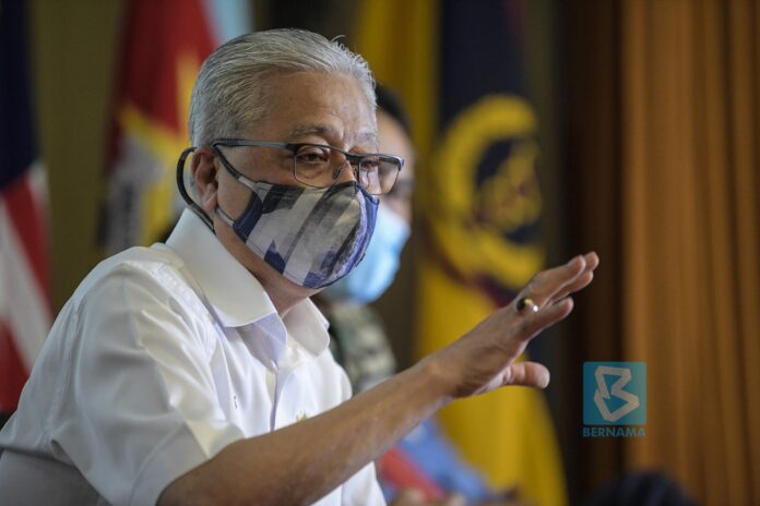 DPM: Telco service centres in malls, large supermarkets allowed to operate throughout NRP
