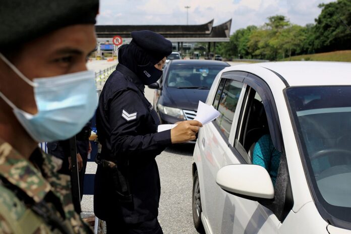 Police: Several main roads in Nilai closed due to EMCO in Seremban district