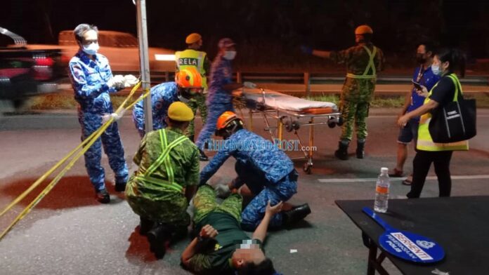 Rela member suffers leg fracture after being hit by motorcycle while manning roadblock at Mile16 Jalan Kuching-Serian