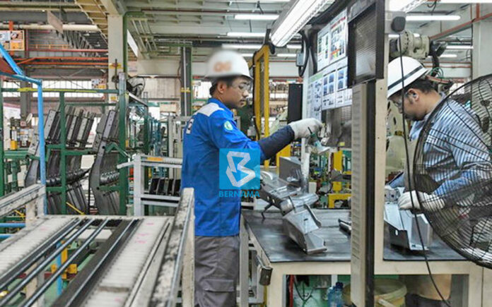 More critical sectors in Selangor EMCO areas allowed to operate effective today