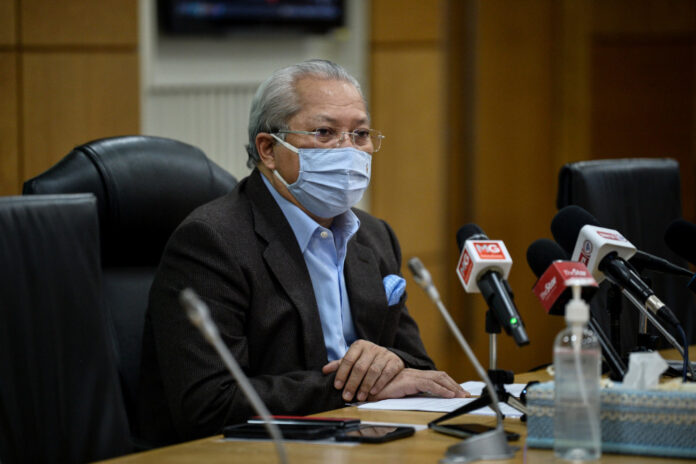 Annuar Musa fined RM2,000 for SOP violation after visiting Pak Lah over weekend
