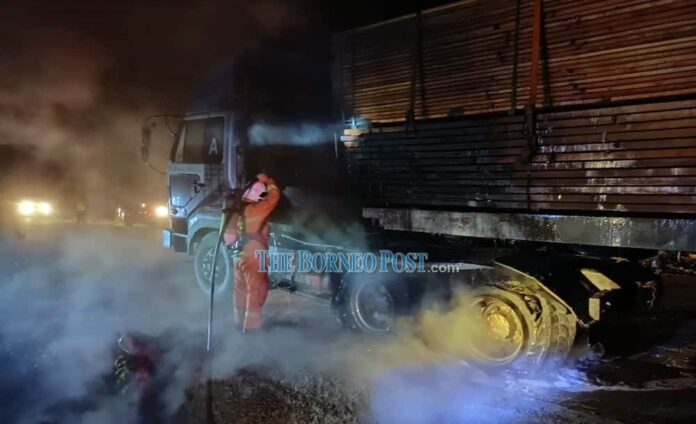 Trailer lorry catches fire at KM19 Tatau-Selangau Road