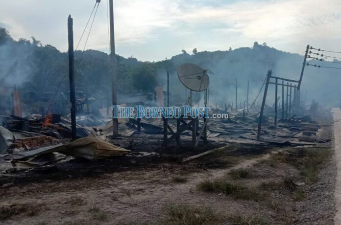 13 families made homeless after fire destroys their house in Belaga