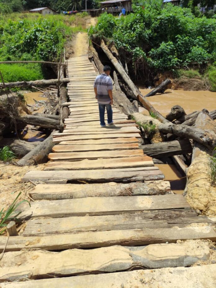 Keningau villagers waiting two years for new bridge