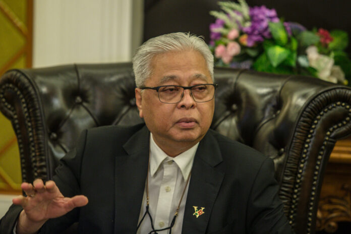Report: Ismail Sabri, AG in vehicles seen entering PM’s residence this morning