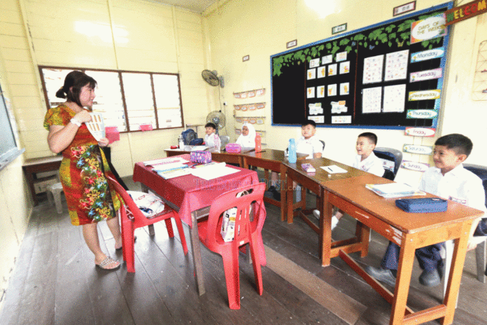 Manyin: Teacher shortage in aided Chinese schools part of overall issue statewide