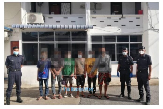 Teens caught in Lundu for allegedly acting as ground coordinators for illegal immigrants