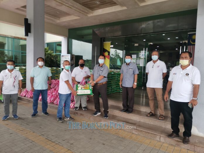 Hulu Rajang service centre distributes food baskets to needy households in Baleh