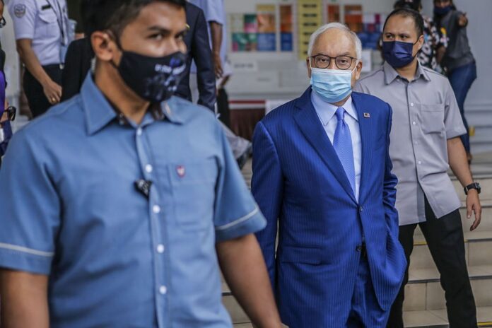 Prosecution, defence in Najib’s RM27 mln SRC case seek to postpone hearing