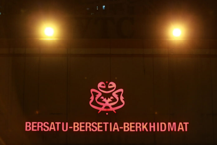 Amid public scrutiny, Umno supreme council meeting tonight to go online