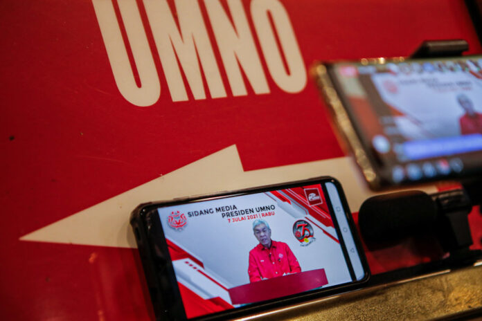 Report: Zahid agreed to let Umno MPs move no-confidence votes against PM
