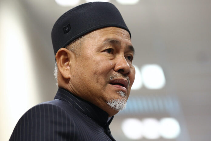Don’t let political crisis disrupt govt efforts in fighting Covid-19, says PAS deputy president